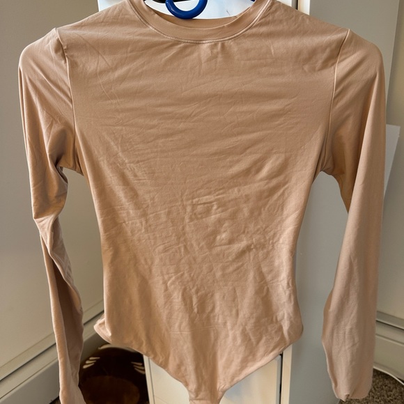 SKIMS Tops - Skims fits everybody bodysuit in clay
